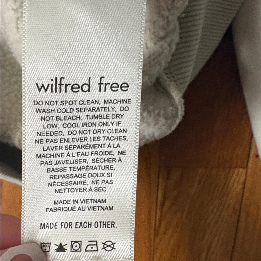 Wilfred Free Aritzia Woman’s Size XXS Oversized Sweatshirt Beige Crew Neck